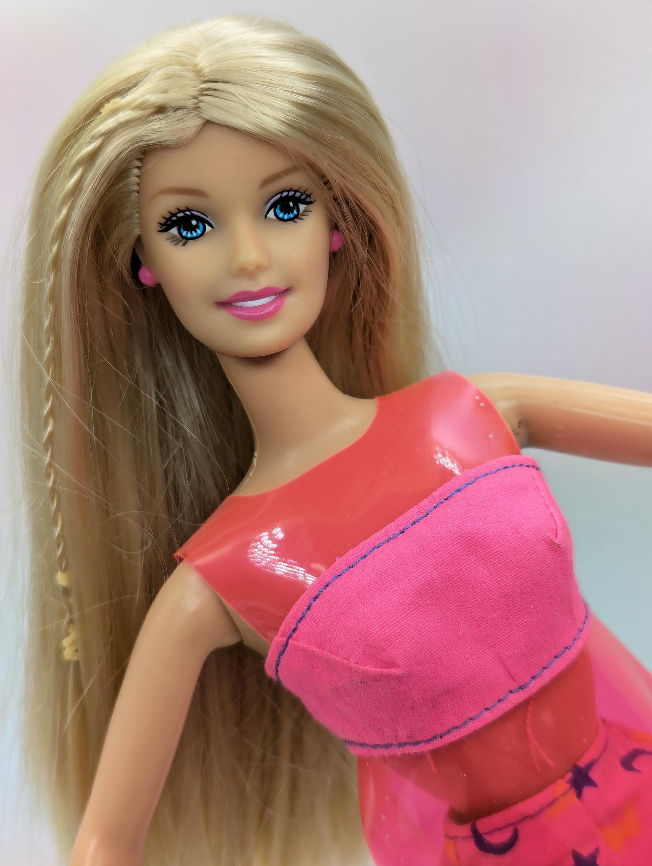 90s Barbie Pink Leather Dress Sit In Style Barbie Doll 1999 Mattel #23421 Pink  Outfit Shoes