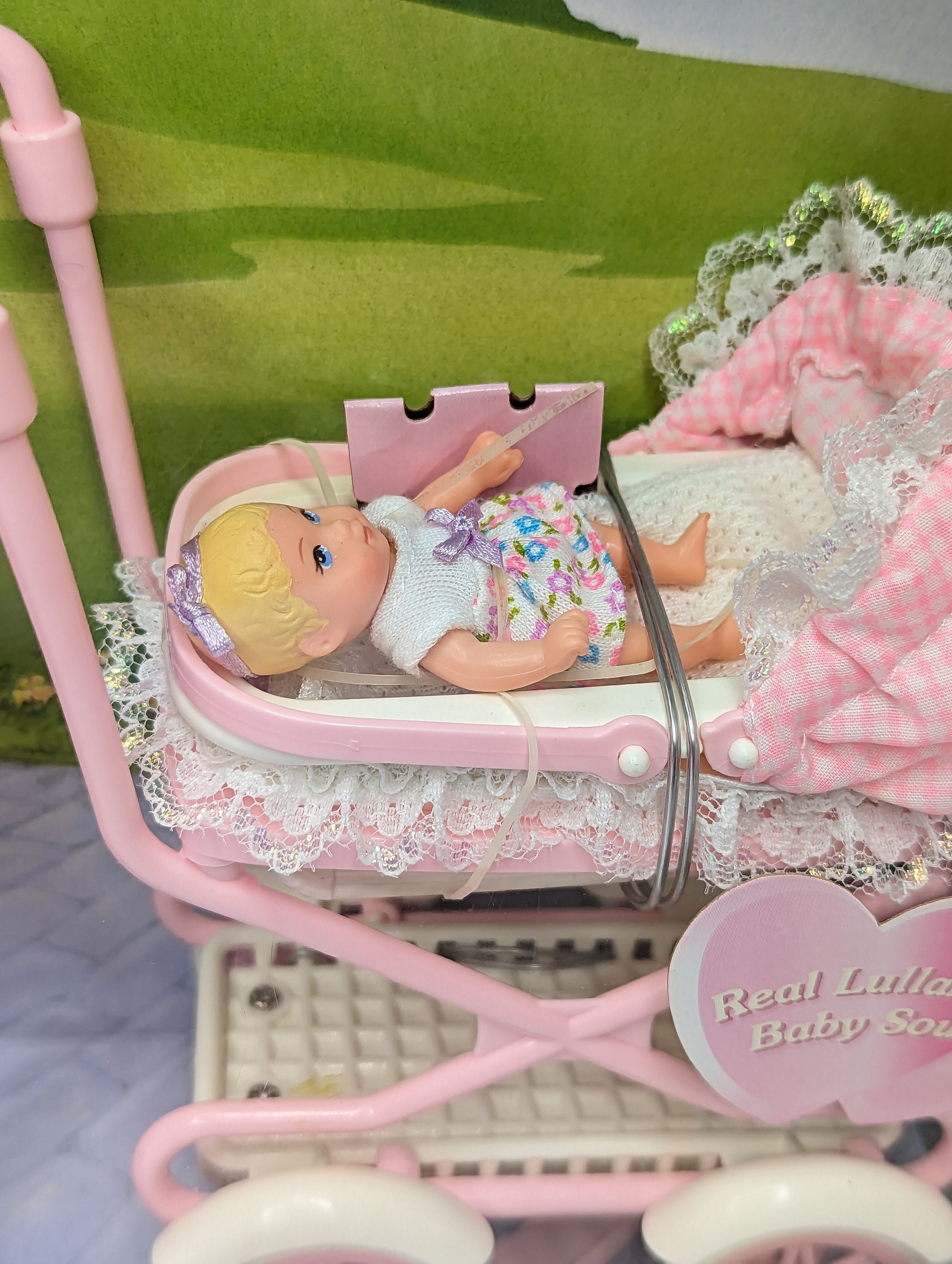 Barbie 1999 Baby Krissy Layette Fabriqué en Chine NRFB