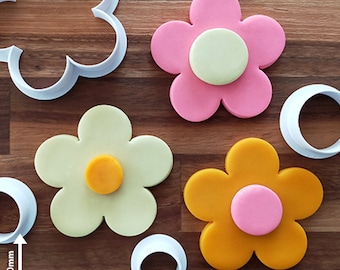 Flower cookie cutter set - flower and three (3) circle cutters (20, 25, 30mm)
