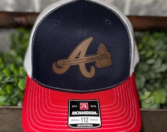 Gorra de los Atlanta Braves con parche de cuero grabado a láser, gorra de camionero Richardson 112