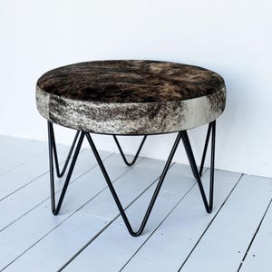 Round Tri-Color Cowhide Stool – Matte Black Hairpin Base