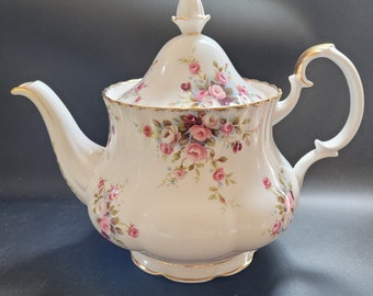 Royal Albert Cottage Garden Large Teapot(6 cups size) Bone China England