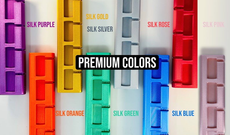 Pode incluir: Uma exibi&ccedil;&atilde;o de oito objetos impressos em 3D de cores diferentes, cada um com uma cor diferente e o texto "SILK" seguido do nome da cor. O texto "PREMIUM COLORS" est&aacute; no centro da imagem.