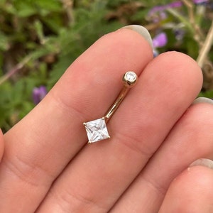 14K ゴールド ダイヤモンド へそピアス リング - 1.00 カラット プリンセス カット & 0.25 カラット ラウンド カット ダイヤモンド - ねじ付きカーブ バーベル へそピアス
