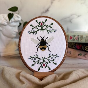 Bienenkönigin Kreuzstichmuster