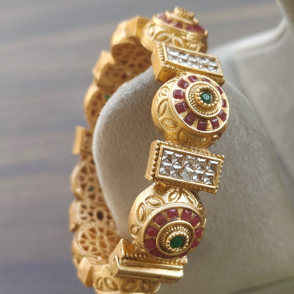 Very Beautiful Bollywood Style Jadau Kundan Meenakari antique finish bangles pair set /bangles Set/Bridal bangles /gold white Kundan stone