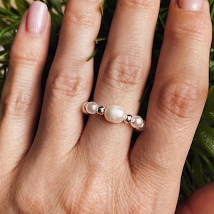Pearl Ring, Pearl Stretch Ring, Boho Stretch Pearl Ring, Beaded Ring, Stackable Ring, Beaded Pearl Ring, Wedding Accessory, Gift For Her