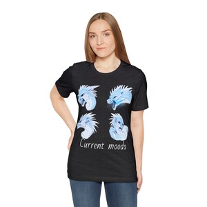 Camiseta 'Current Moods' do Wings of Fire Winter, dragões, asas de fogo, wof, arte não gerada por IA, sem variação de imagem no verso imagem 6