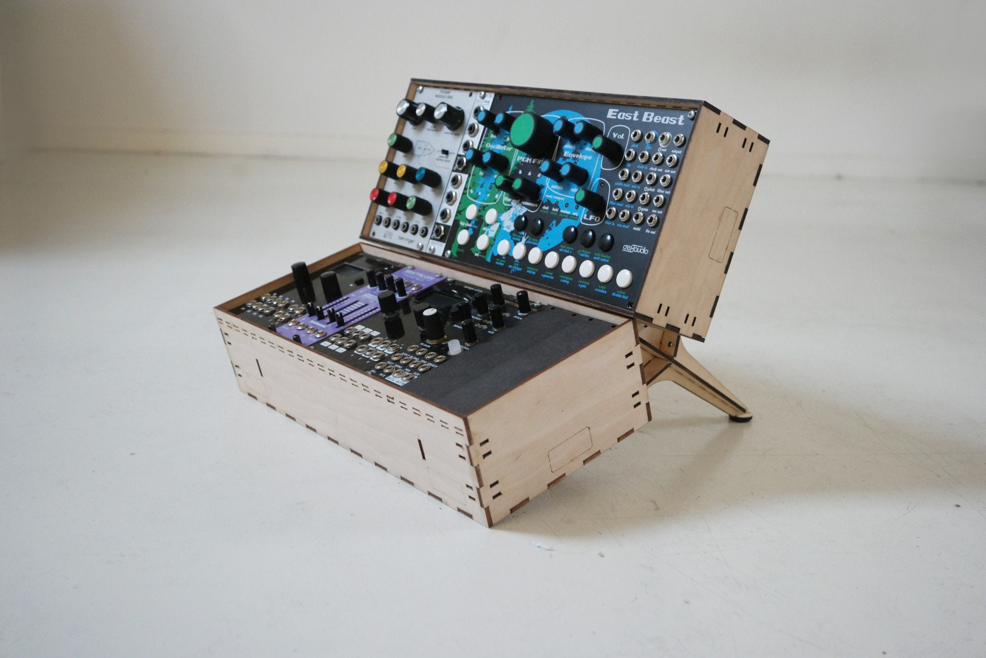 モジュラーシンセ ケース Emitum 2x84hp Eurorack Case 年間ランキング