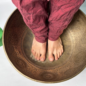 Extra Large Standing Singing Bowl Strong vibration buddha feet chakra balancing Tibetan big singing bowl for vibration sound therapy