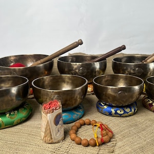 Set of 7 Chakra Full moon Singing Bowl Set for Chakra Healing • Sound Healing set • Professional Meditation Bowl from Nepal • Relaxation