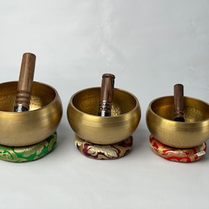 Set di 3 ciotole tibetane • Set di ciotole tibetane Gulpa per meditazione, yoga, terapia del suono, guarigione del suono ed equilibrio • Fatto a mano in Nepal