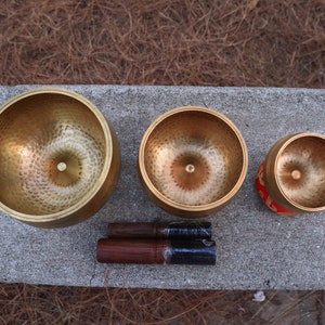 Lingam Singing Bowl Set - Hand Beaten Bowl for Sound Therapy, Meditation, Yoga, Chakra Healing - Meditation Bowl - Handmade in Nepal