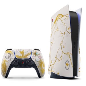 Peut inclure: Une console PlayStation 5 blanche et un ensemble de manettes. La console et la manette pr&eacute;sentent un motif abstrait dor&eacute; avec un accent bleu. La manette a des boutons noirs et une base noire. La console a un int&eacute;rieur noir.