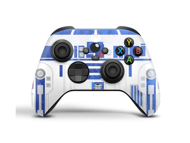 K&ouml;nnte beinhalten: Ein wei&szlig;er und blauer Xbox-Controller mit einem Star Wars R2-D2-Design. Der Controller hat schwarze Tasten und ein schwarzes Steuerkreuz.