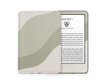 Könnte beinhalten: Ein weißer und grüner Kindle Paperwhite E-Reader mit einer strukturierten Hülle. Der Bildschirm zeigt den Text "KAPITEL 1" und "Die Flamme von Tar Valon".