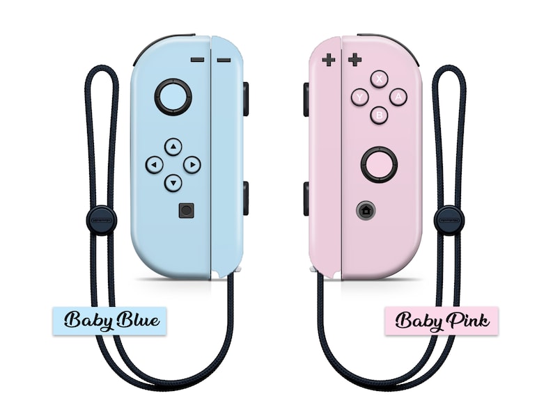 K&ouml;nnte beinhalten: Zwei Nintendo Switch Joy-Con-Controller, einer in Babyblau und einer in Babyrosa, mit schwarzen Handgelenkschlaufen und Etiketten mit der Aufschrift "Baby Blue" und "Baby Pink".