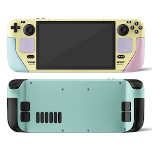 Op de afbeelding: Een draagbare gameconsole met een lichtgeel, lichtblauw en lichtroze kleurenschema. De console heeft een zwart scherm en zwarte knoppen. De achterkant van de console is lichtblauw.