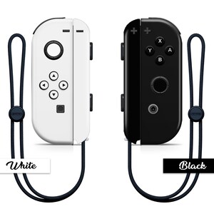 K&ouml;nnte beinhalten: Zwei Nintendo Switch Joy-Con-Controller, einer wei&szlig; und einer schwarz, mit befestigten Handgelenkschlaufen. Die Controller haben Tasten, einen Joystick und ein Steuerkreuz.