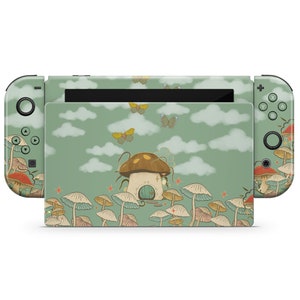 Puede incluir: Una piel para consola Nintendo Switch verde y marrón con una casa de setas y mariposas. La piel tiene un diseño caprichoso con nubes y setas.