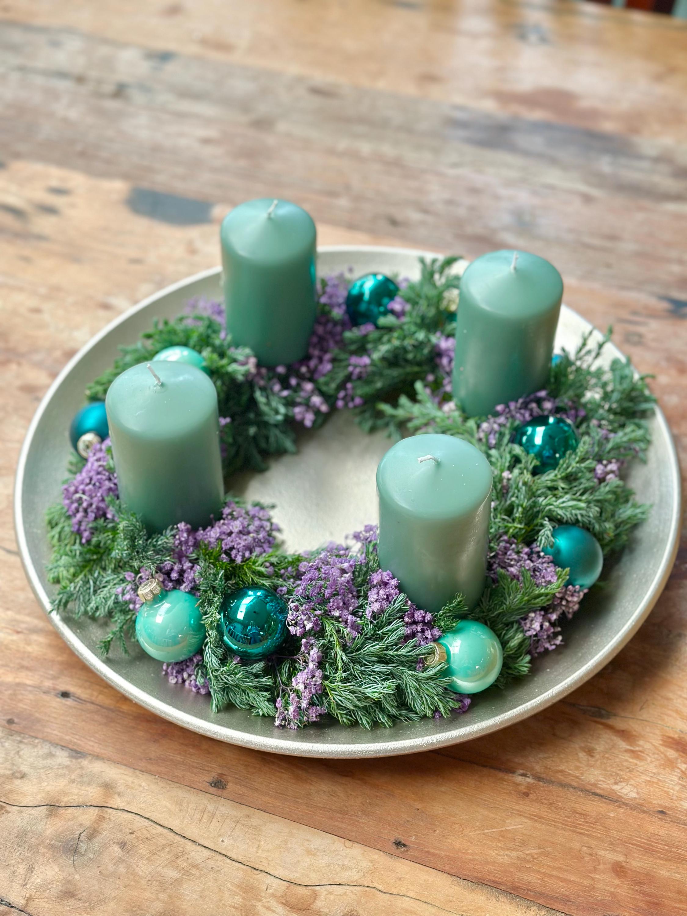 Adventskranz in Salbei-Eukalyptus Tönen mit Kerzen 30-35 cm / Flieder / grün