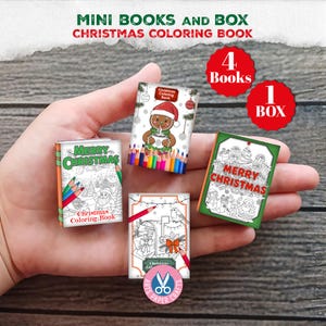 Puede incluir: Cuatro libros de colorear navideños en miniatura con ilustraciones festivas de pan de jengibre, Santa Claus y buzones. Las portadas muestran lápices de colores y el texto Merry Christmas. Un gráfico circular rojo indica 4 Books y 1 Box.