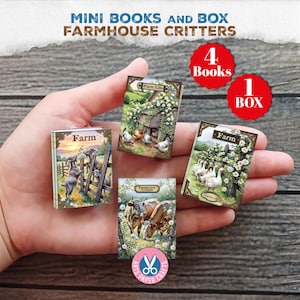 Può includere: Quattro libri in miniatura intitolati Farm e Farmhouse Critters con illustrazioni di capre, polli, mucche e oche. Il set include una scatola per la conservazione. Ogni copertina mostra scene dettagliate di fattoria con animali e fiori.