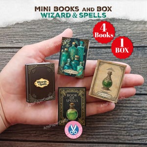 Może przedstawiać: Zestaw czterech miniaturowych książek i pudełko z napisem Wizard & Spells. Kolekcja zawiera ciemnobrązową książkę ze złotymi akcentami, książkę z zielonymi butelkami mikstur, beżową książkę z jedną zieloną miksturą oraz czarną książkę ze złotem.