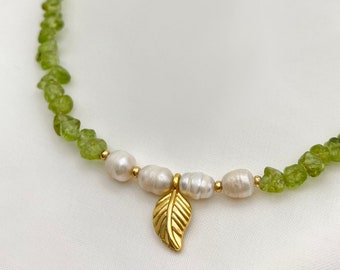 Natural Peridot and Pearl Necklace with Leaf, Freshwater Pearl Necklace, Birthstone Necklace, Birthday Gift,