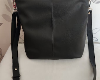 Schwarze Kunstledertasche, Umhängetasche, Handtasche