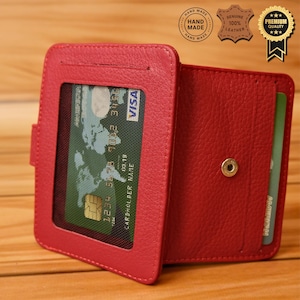 Tarjetero de cuero de primera calidad: capacidad para 5-8 tarjetas, ventanas de fácil acceso, diseño compacto y duradero, perfecto para uso diario (rojo)