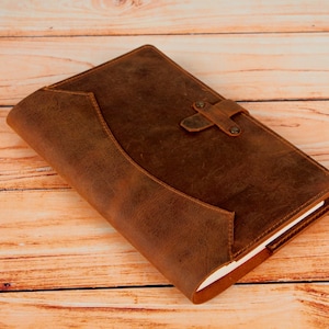 Couverture pour carnet et journal A5 en cuir marron avec porte-cartes et fermeture à sangle - Protège-ordinateur portable vintage pour écrivains et professionnels