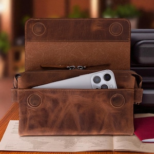Genuine Leather Wristlet Clutch Bag with Magnetic Closure Hidden Pocket Zipper Compartment Organizer Travel Wallet for Men and Women