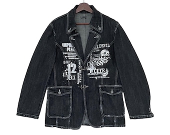 ミュージシャン CHRONOIZM PATCH DENIM JACKET SMOKE RISE Varsity Patch Denim Jacket JJ24545SK-ALLEY - Shiekh