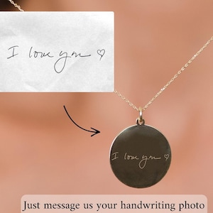 Collar de escritura a mano de oro de 14k, colgante escrito a mano personalizado, disco de oro sólido grabado, encanto de disco de monedas, regalo personalizado, collar de capas
