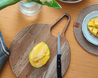 Black oiled Oak cutting board with handle, wood serving board 7.8’’, Wood Serving Board, Kitchen Wood Board with Handle, Round Cutting Board