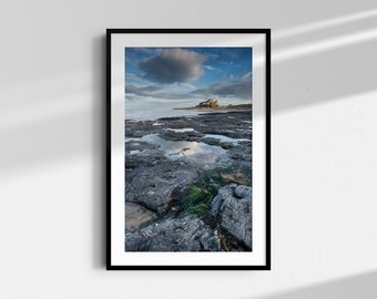 Northumbrian Coastline Photographic Fine Art Limited Edition Giclée-afdruk getiteld 'Bamburgh Castle Rocks'.