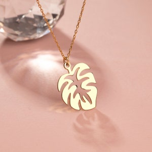 Dainty Monstera Leaf Necklace, Monstera Foliage, Monstera Leaf Pendant, Dainty Tropical Leaf Charm, Plant Jewelry.