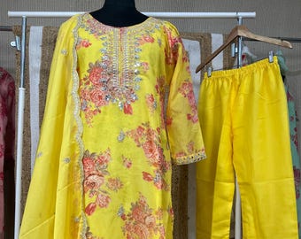 Besticktes Organza Kurti Pant Dupatta Set: Pakistanisches indisches Haldi-Outfit
