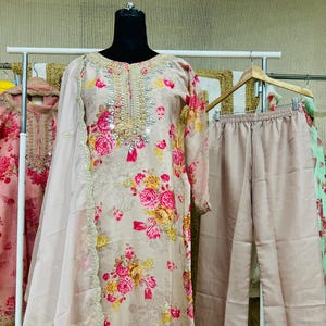 Mauve Organza Suit: Embroidered Pakistani Outfit with Dupatta