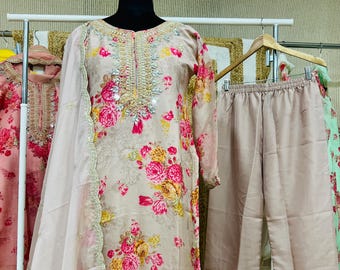 Malvenfarbener Organza-Anzug: Besticktes pakistanisches Outfit mit Dupatta