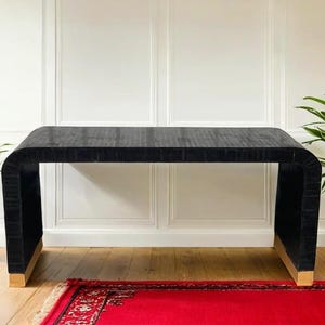 Handgemaakte moderne consoletafel met zwart beeninlegwerk – chique en elegante haldecoratie