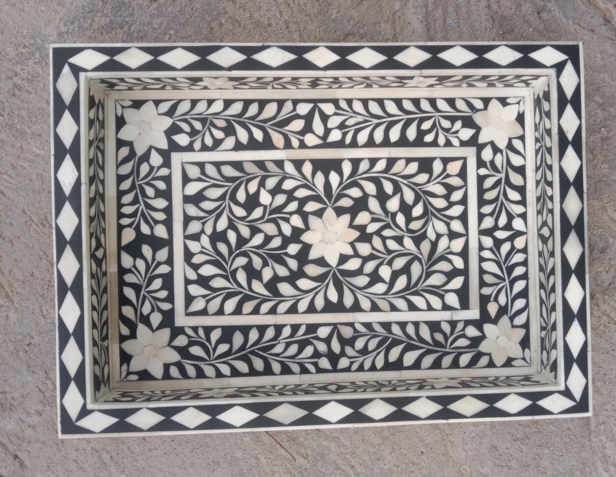花模様の骨象嵌トレイ – 手作りの装飾サービングトレイ - Etsy 日本