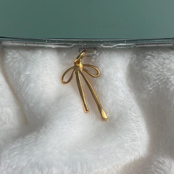 USB-C Dust Plug CharmICoquette  charm|E-reader Charm|Charm Compatible With Kindle|E-Book Accessories|E-reader Accessories|Book Lover Gift|