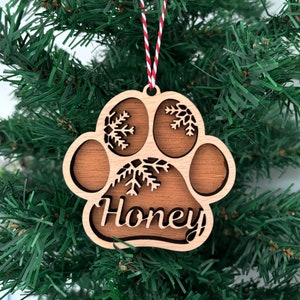 Decoração de árvore de Natal personalizada com pegada de madeira