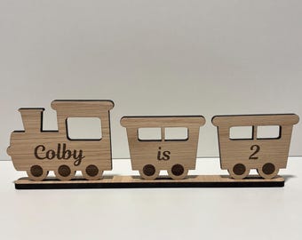 Gepersonaliseerde gegraveerde houten trein verjaardagsdecoratie kindercadeau