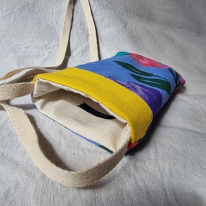 Pouch, shoulder bag for phone / smartphone / glasses / papers. Assembly of recycled fabrics image 3