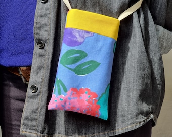 Pochette, sac bandoulière pour téléphone / smartphone / lunettes / papiers. Assemblage de tissus recyclés