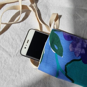 Pouch, shoulder bag for phone / smartphone / glasses / papers. Assembly of recycled fabrics image 6