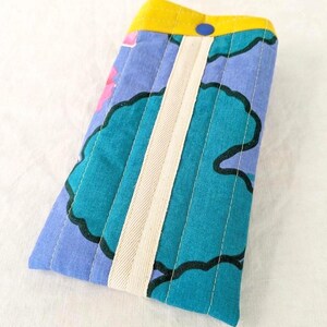 Etui pochette matelassé vert et lilas pour téléphone et lunettes